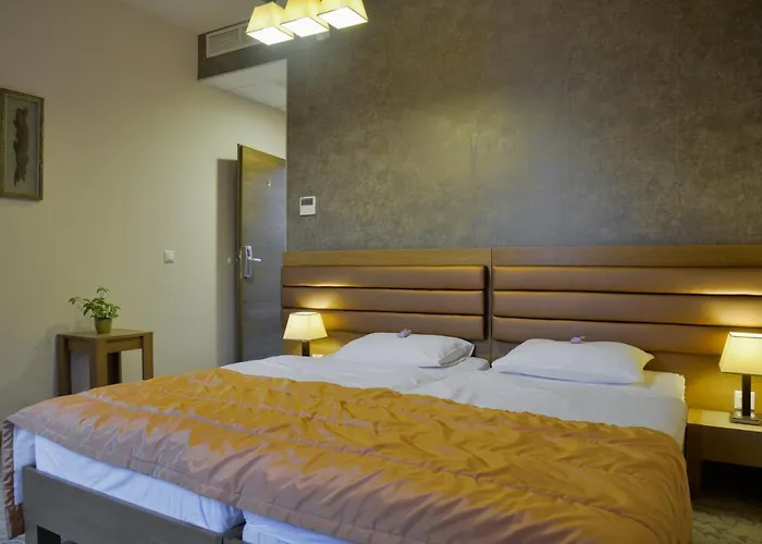 Prónay-kastély 4* Alsopeteny